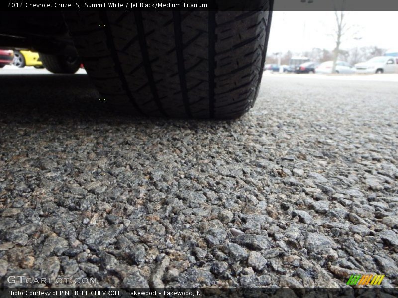 Summit White / Jet Black/Medium Titanium 2012 Chevrolet Cruze LS