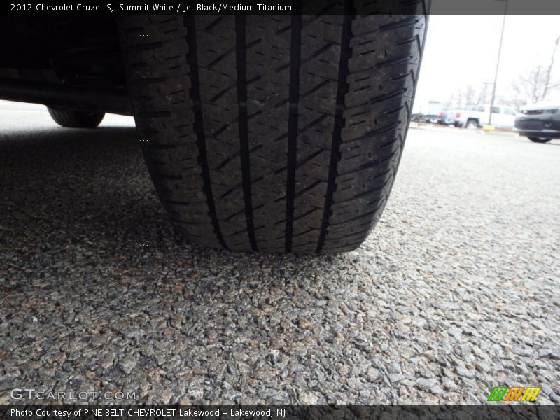 Summit White / Jet Black/Medium Titanium 2012 Chevrolet Cruze LS