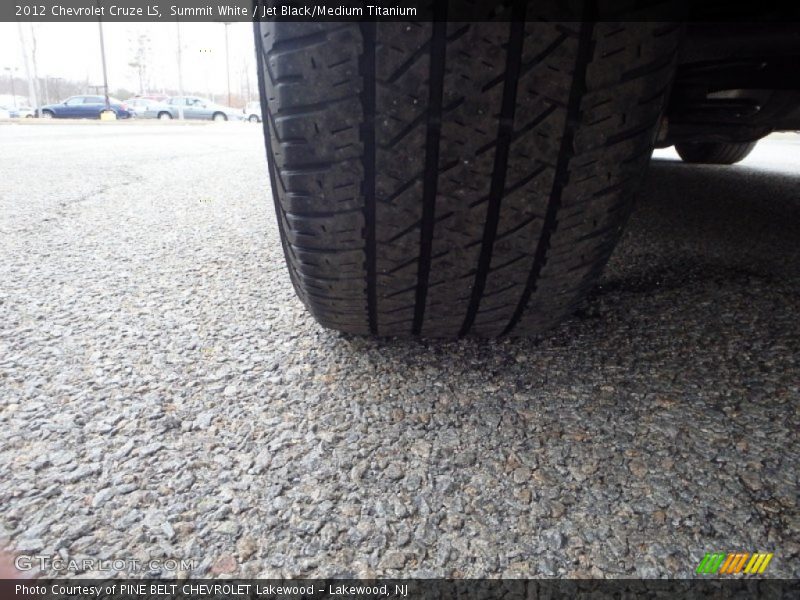 Summit White / Jet Black/Medium Titanium 2012 Chevrolet Cruze LS