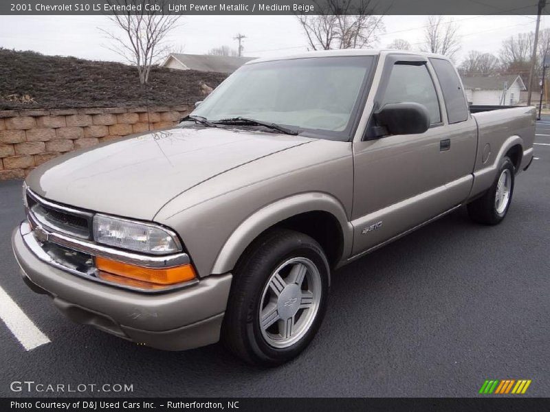 Front 3/4 View of 2001 S10 LS Extended Cab