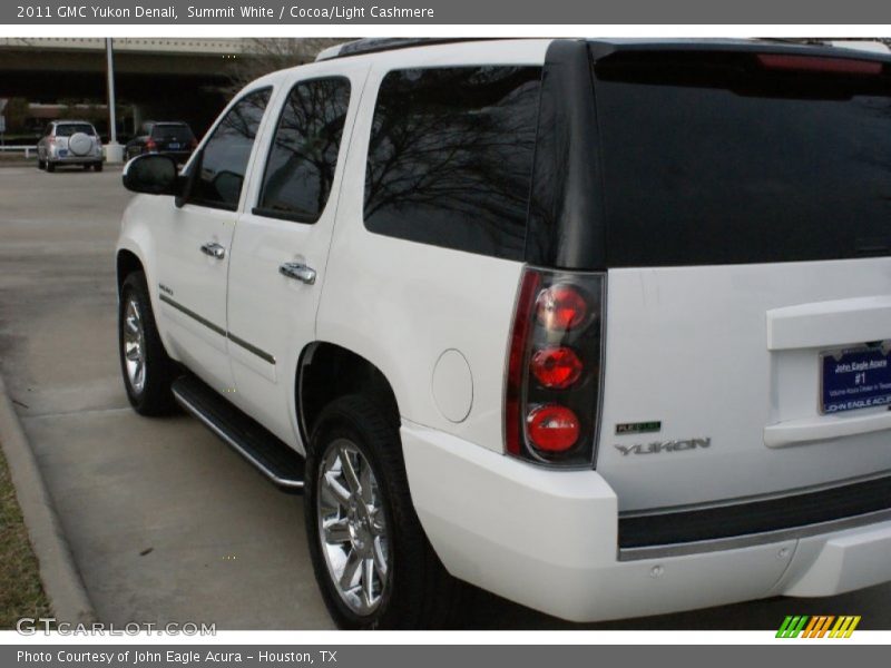 Summit White / Cocoa/Light Cashmere 2011 GMC Yukon Denali