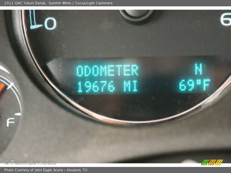 Summit White / Cocoa/Light Cashmere 2011 GMC Yukon Denali