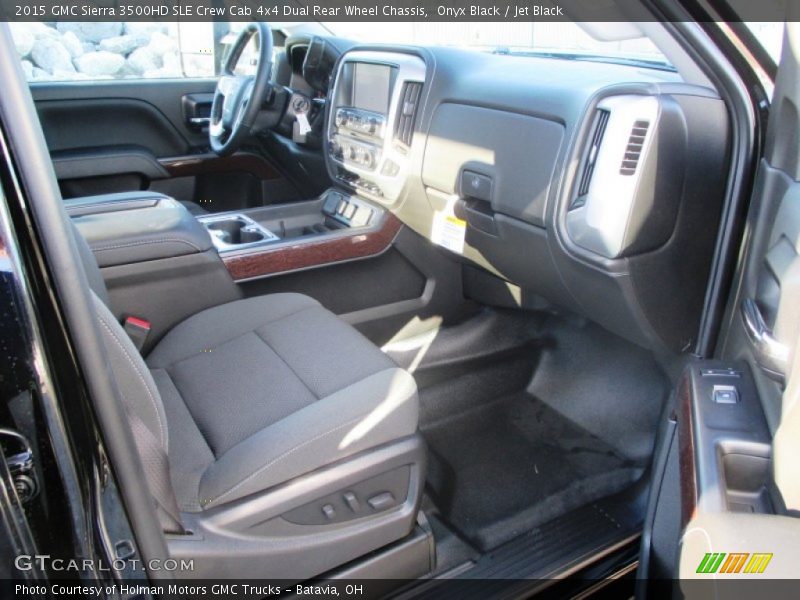 Dashboard of 2015 Sierra 3500HD SLE Crew Cab 4x4 Dual Rear Wheel Chassis