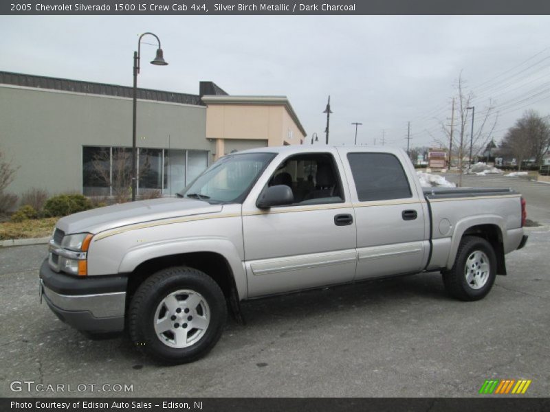 Front 3/4 View of 2005 Silverado 1500 LS Crew Cab 4x4