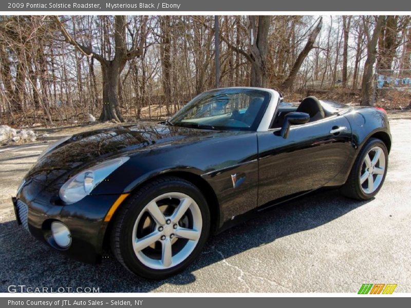 Front 3/4 View of 2009 Solstice Roadster