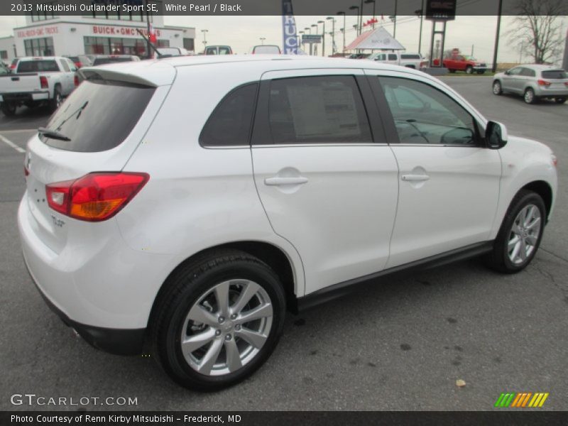White Pearl / Black 2013 Mitsubishi Outlander Sport SE