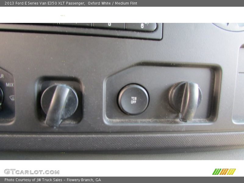 Oxford White / Medium Flint 2013 Ford E Series Van E350 XLT Passenger
