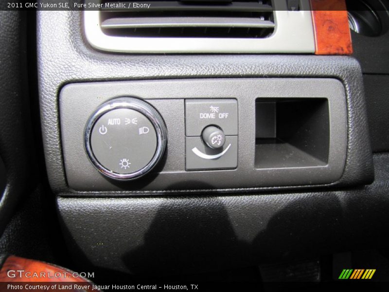 Pure Silver Metallic / Ebony 2011 GMC Yukon SLE