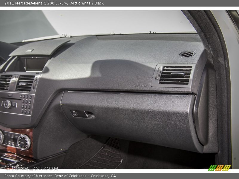 Arctic White / Black 2011 Mercedes-Benz C 300 Luxury