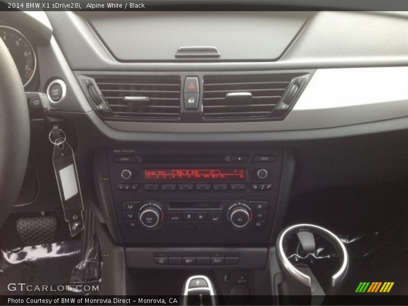 Alpine White / Black 2014 BMW X1 sDrive28i