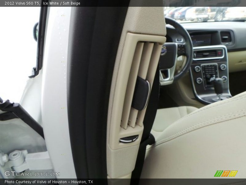 Ice White / Soft Beige 2012 Volvo S60 T5