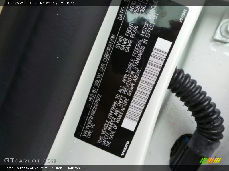 Ice White / Soft Beige 2012 Volvo S60 T5