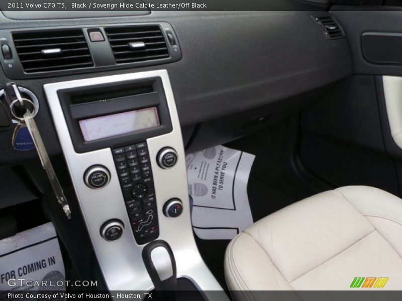 Black / Soverign Hide Calcite Leather/Off Black 2011 Volvo C70 T5