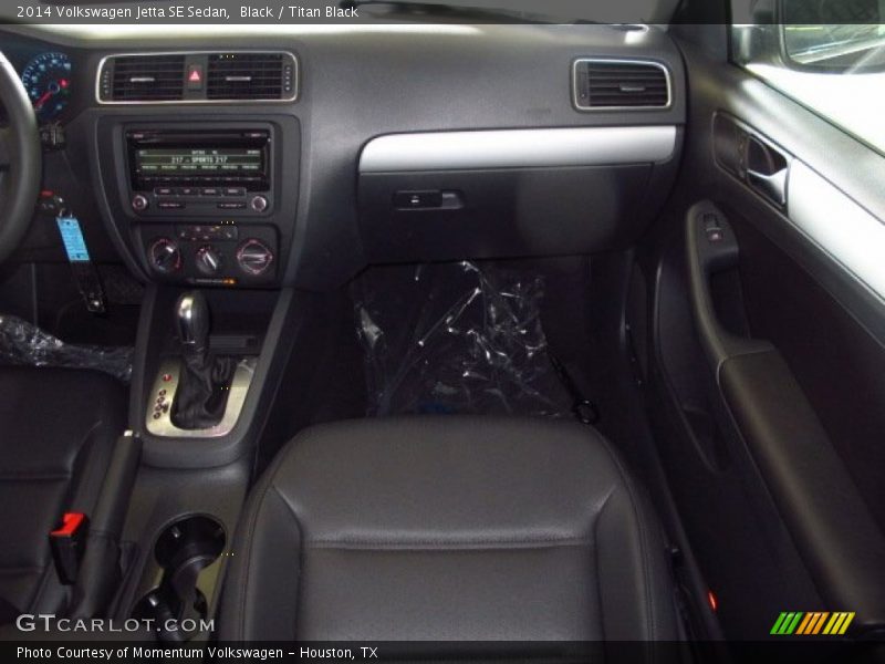 Black / Titan Black 2014 Volkswagen Jetta SE Sedan