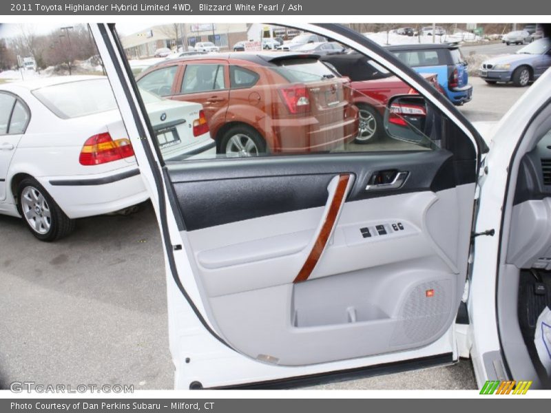 Blizzard White Pearl / Ash 2011 Toyota Highlander Hybrid Limited 4WD