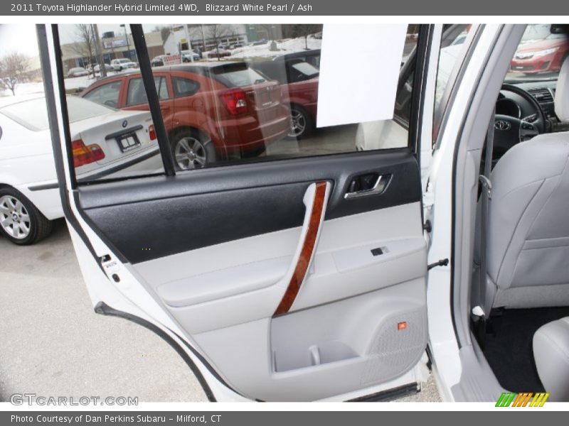 Blizzard White Pearl / Ash 2011 Toyota Highlander Hybrid Limited 4WD