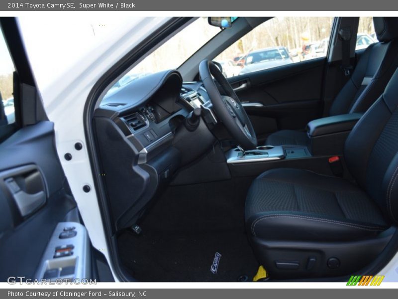 Super White / Black 2014 Toyota Camry SE