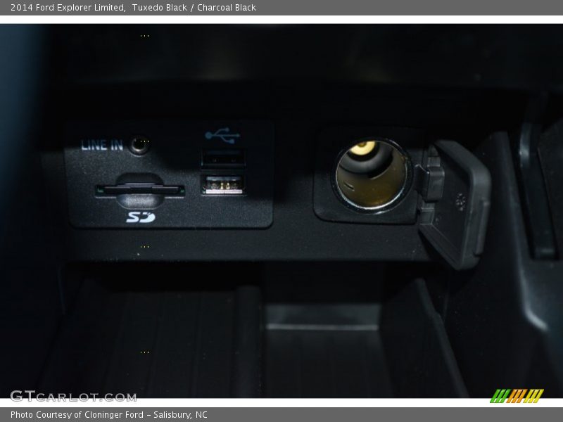 Tuxedo Black / Charcoal Black 2014 Ford Explorer Limited