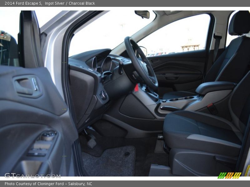 Ingot Silver / Charcoal Black 2014 Ford Escape S