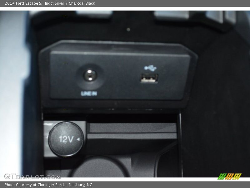 Ingot Silver / Charcoal Black 2014 Ford Escape S