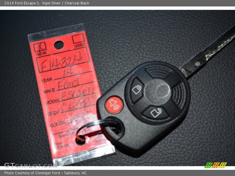 Ingot Silver / Charcoal Black 2014 Ford Escape S