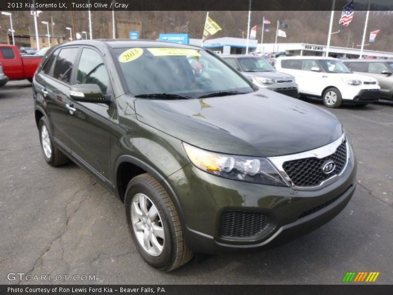 Front 3/4 View of 2013 Sorento LX