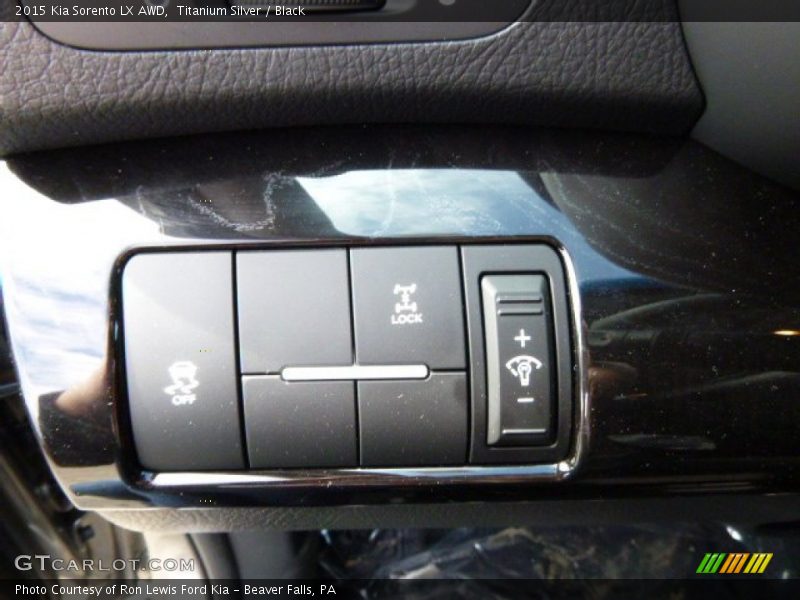Titanium Silver / Black 2015 Kia Sorento LX AWD