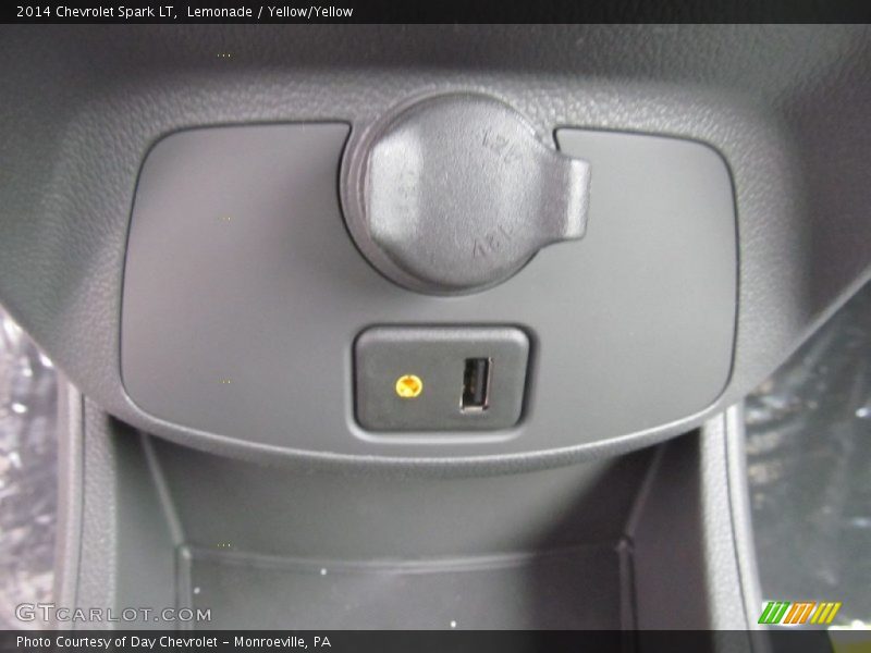 Lemonade / Yellow/Yellow 2014 Chevrolet Spark LT
