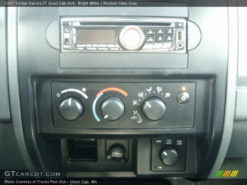 Bright White / Medium Slate Gray 2007 Dodge Dakota ST Quad Cab 4x4