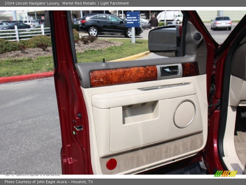 Merlot Red Metallic / Light Parchment 2004 Lincoln Navigator Luxury