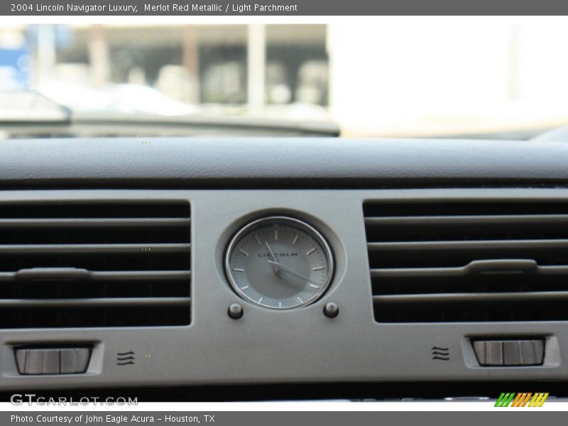 Merlot Red Metallic / Light Parchment 2004 Lincoln Navigator Luxury