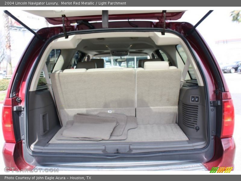 Merlot Red Metallic / Light Parchment 2004 Lincoln Navigator Luxury