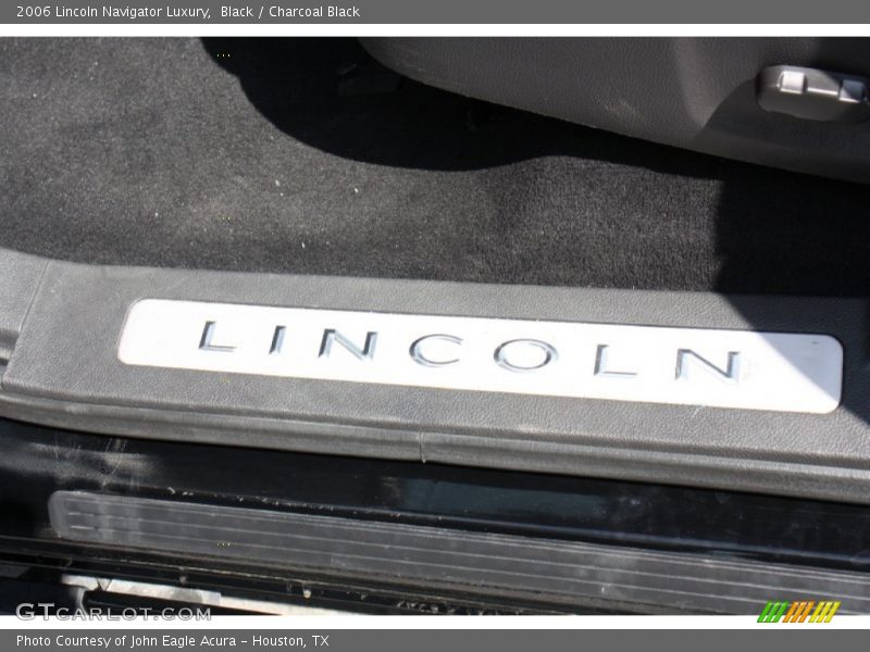Black / Charcoal Black 2006 Lincoln Navigator Luxury