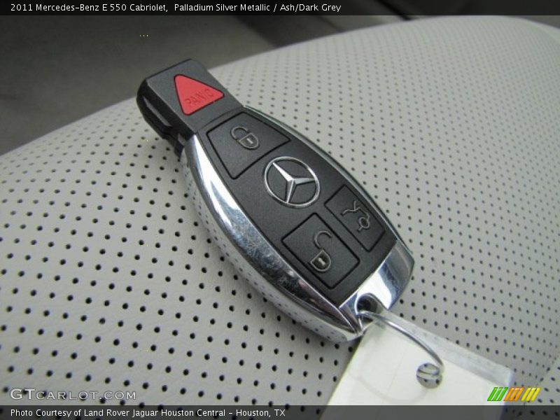 Keys of 2011 E 550 Cabriolet