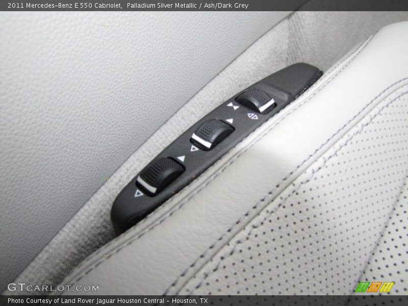 Controls of 2011 E 550 Cabriolet