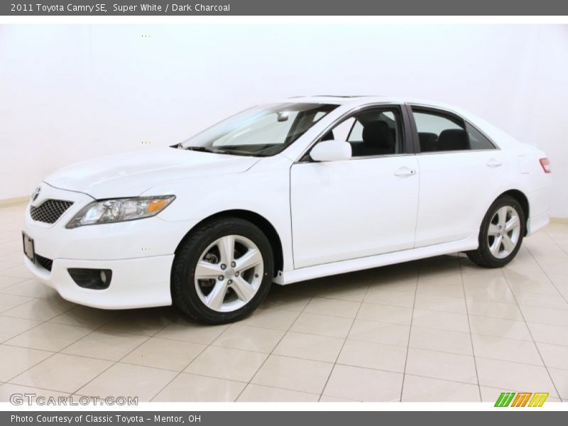 Super White / Dark Charcoal 2011 Toyota Camry SE