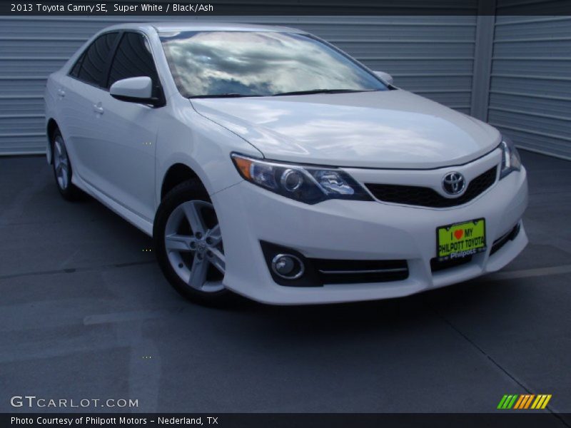 Super White / Black/Ash 2013 Toyota Camry SE