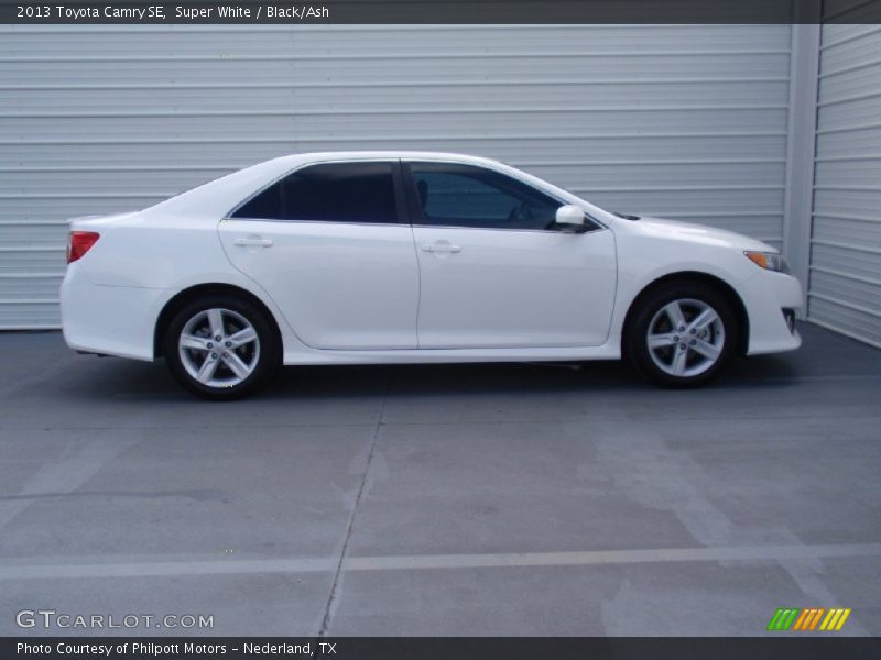Super White / Black/Ash 2013 Toyota Camry SE