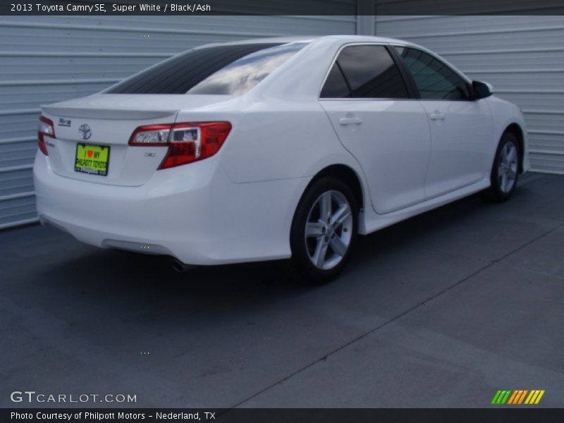 Super White / Black/Ash 2013 Toyota Camry SE
