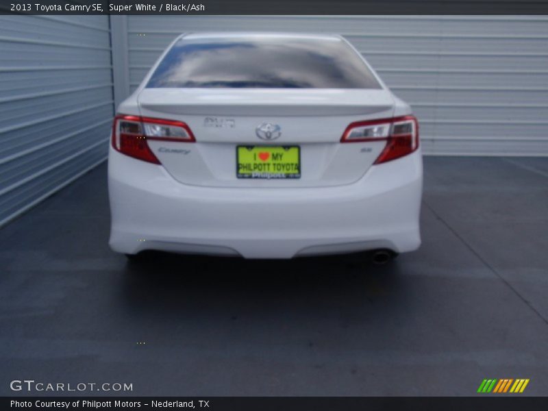 Super White / Black/Ash 2013 Toyota Camry SE