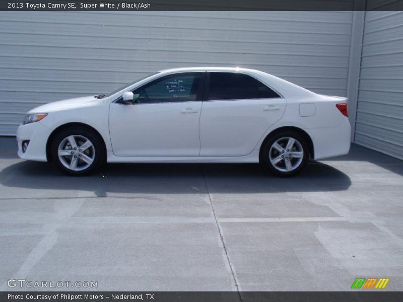 Super White / Black/Ash 2013 Toyota Camry SE