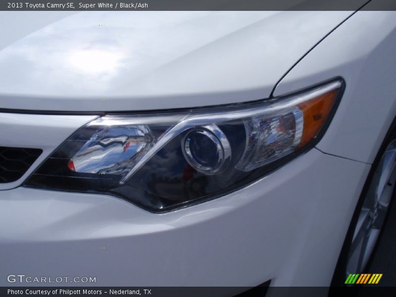 Super White / Black/Ash 2013 Toyota Camry SE