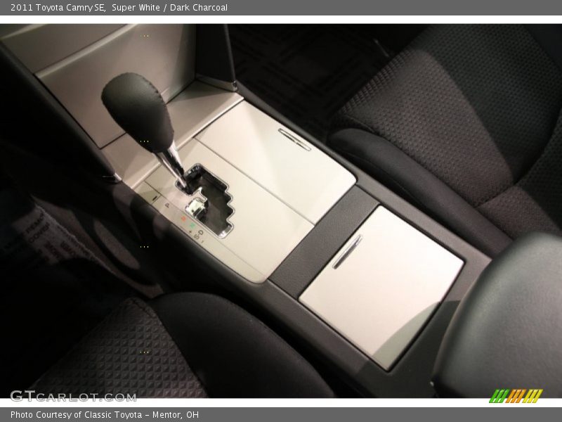 Super White / Dark Charcoal 2011 Toyota Camry SE