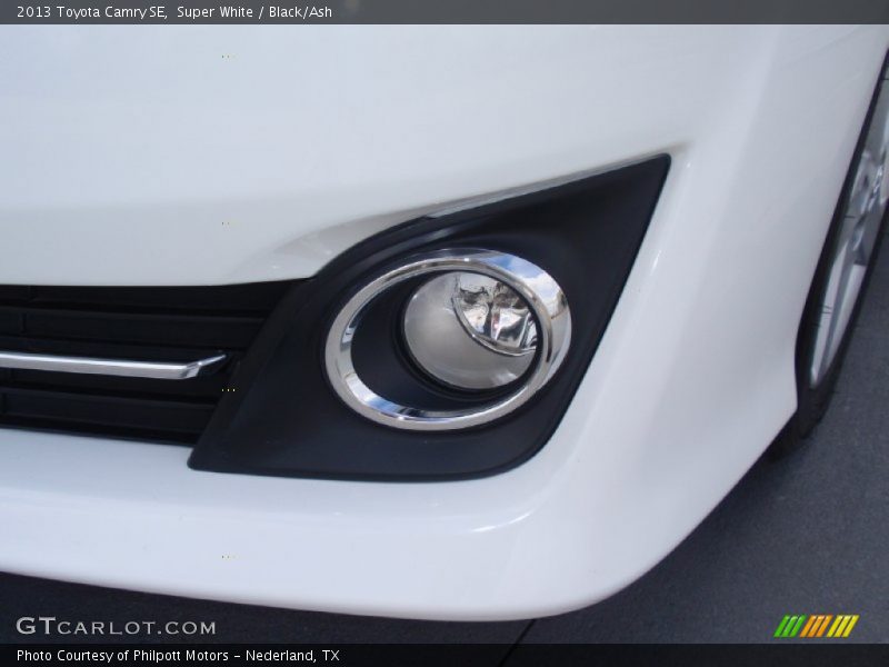 Super White / Black/Ash 2013 Toyota Camry SE