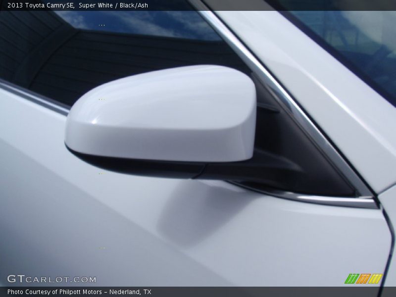 Super White / Black/Ash 2013 Toyota Camry SE