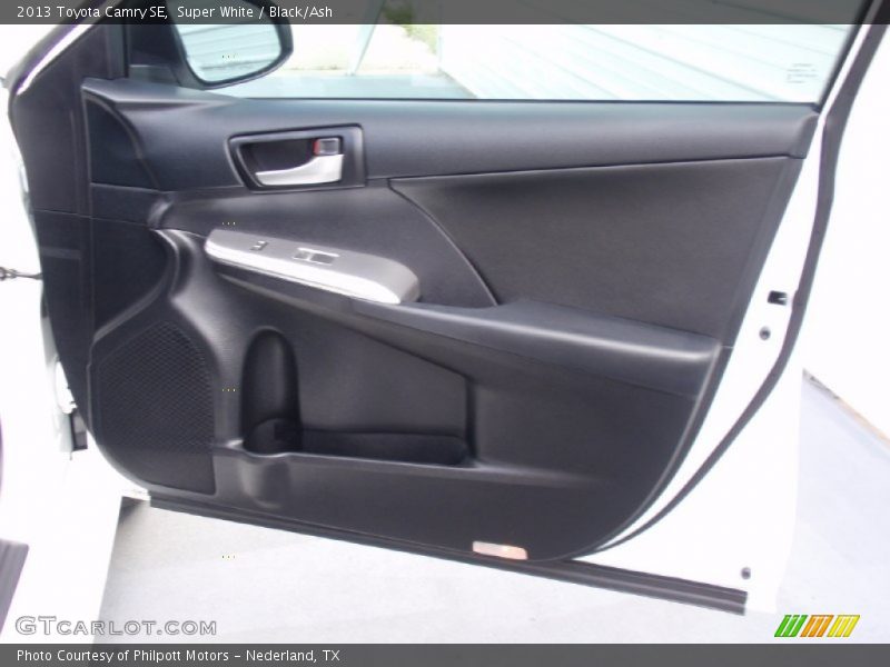 Super White / Black/Ash 2013 Toyota Camry SE