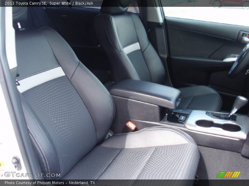 Super White / Black/Ash 2013 Toyota Camry SE