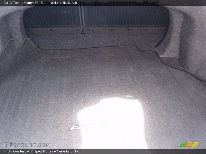 Super White / Black/Ash 2013 Toyota Camry SE