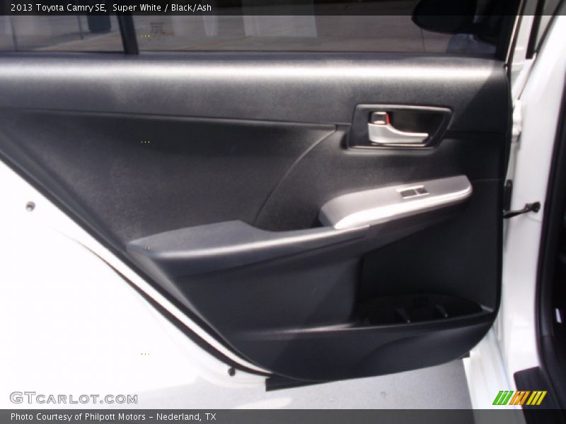 Super White / Black/Ash 2013 Toyota Camry SE