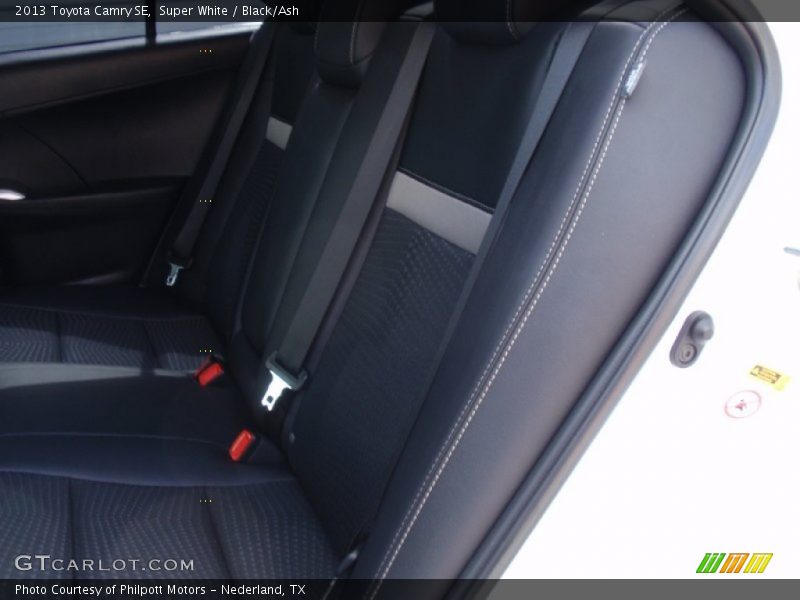Super White / Black/Ash 2013 Toyota Camry SE